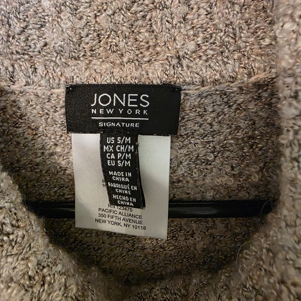 Cozy Jones New York Gray/Cream Women's Sweater